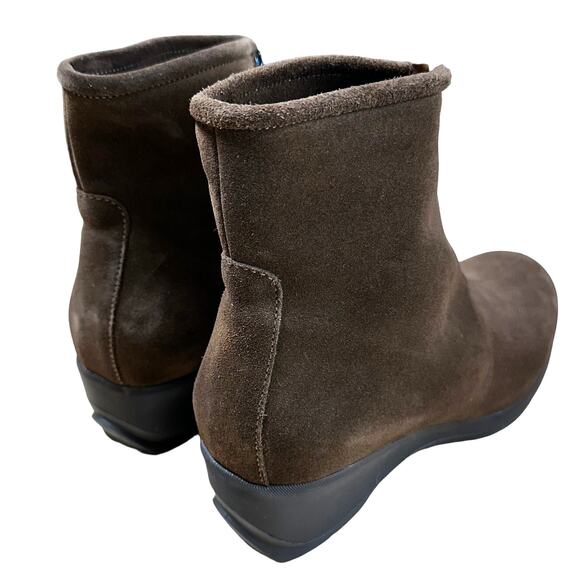 La Canadienne NWOB Shaine Waterproof Front Zip Wedge Bootie Size 9M Brown - Picture 3 of 10